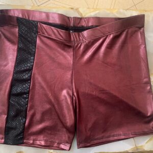 Short engomado rojo con recorte animal print negro-amapola conscious fit