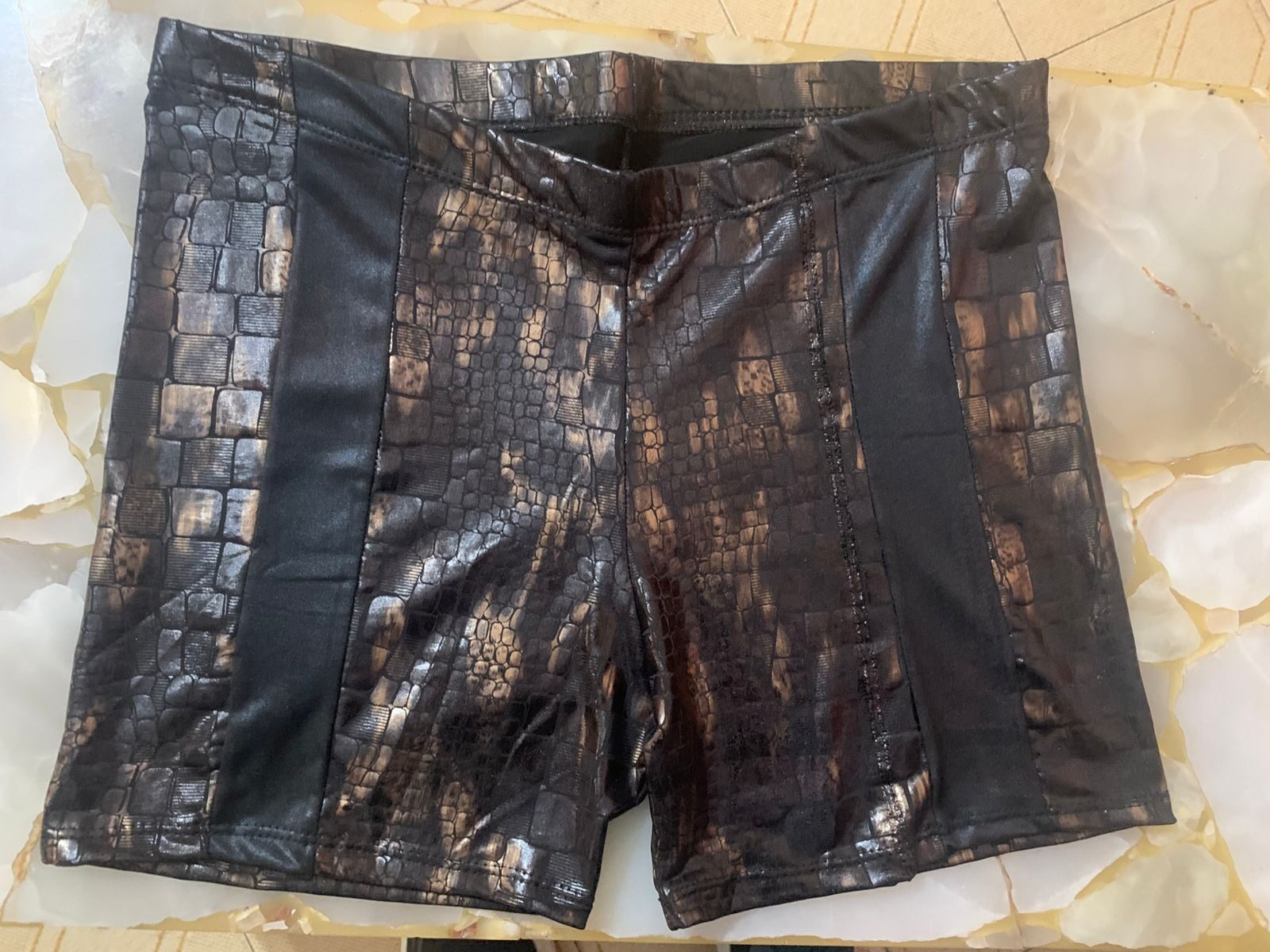 short engomado animal print con recorte negro TXL-amapola conscious fit